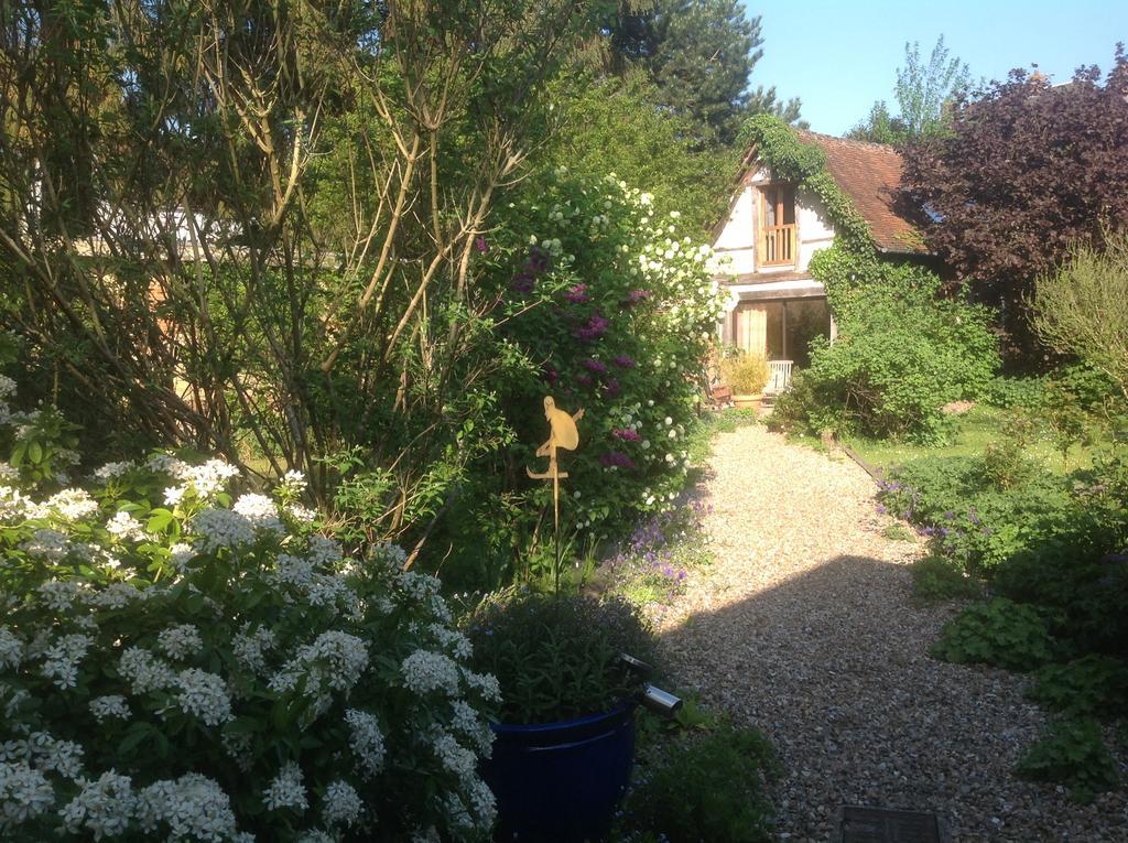 Au Fond Du Jardin Maison D'Hotes Saint-Saëns Esterno foto