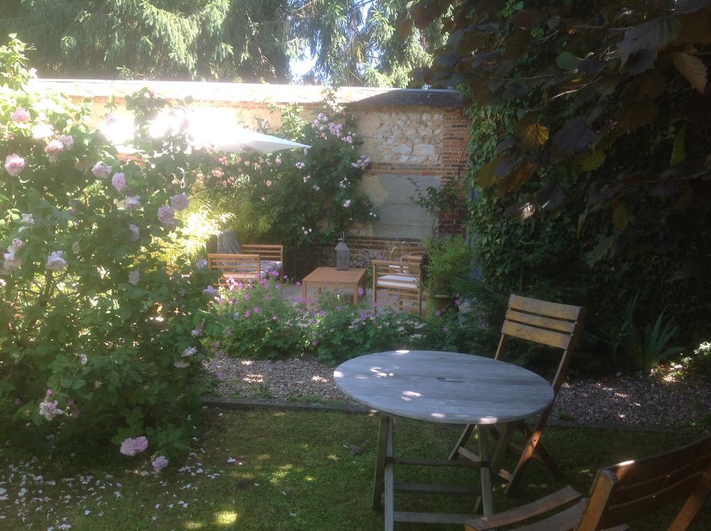Au Fond Du Jardin Maison D'Hotes Saint-Saëns Esterno foto